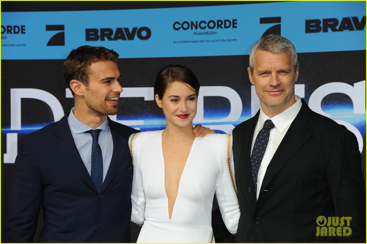 shailene-woodley-theo-james-bring-divergent-to-germany-19.jpg