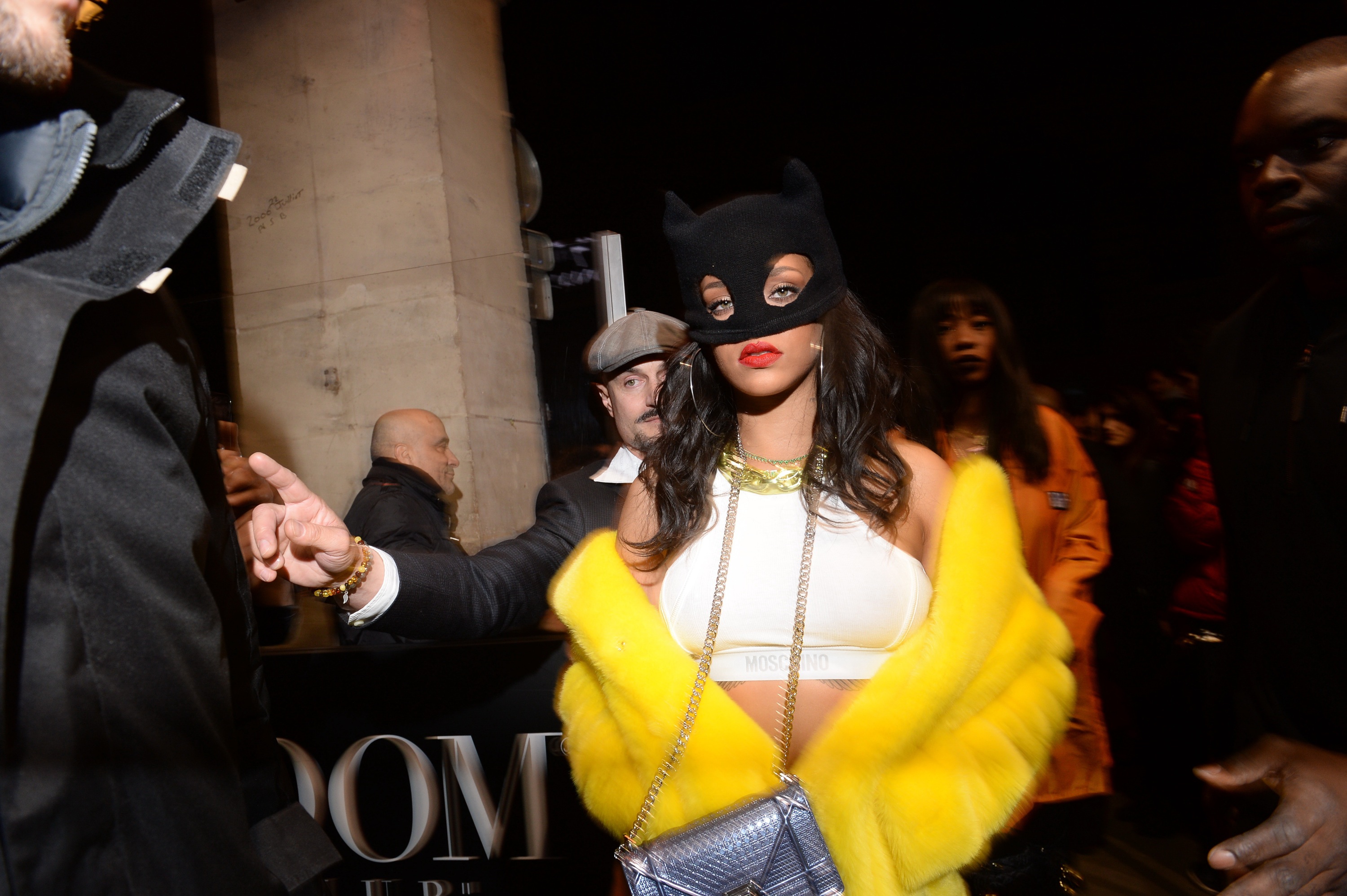Rihanna arriving at the VIP Room Paris 7.3.2015_24.jpg