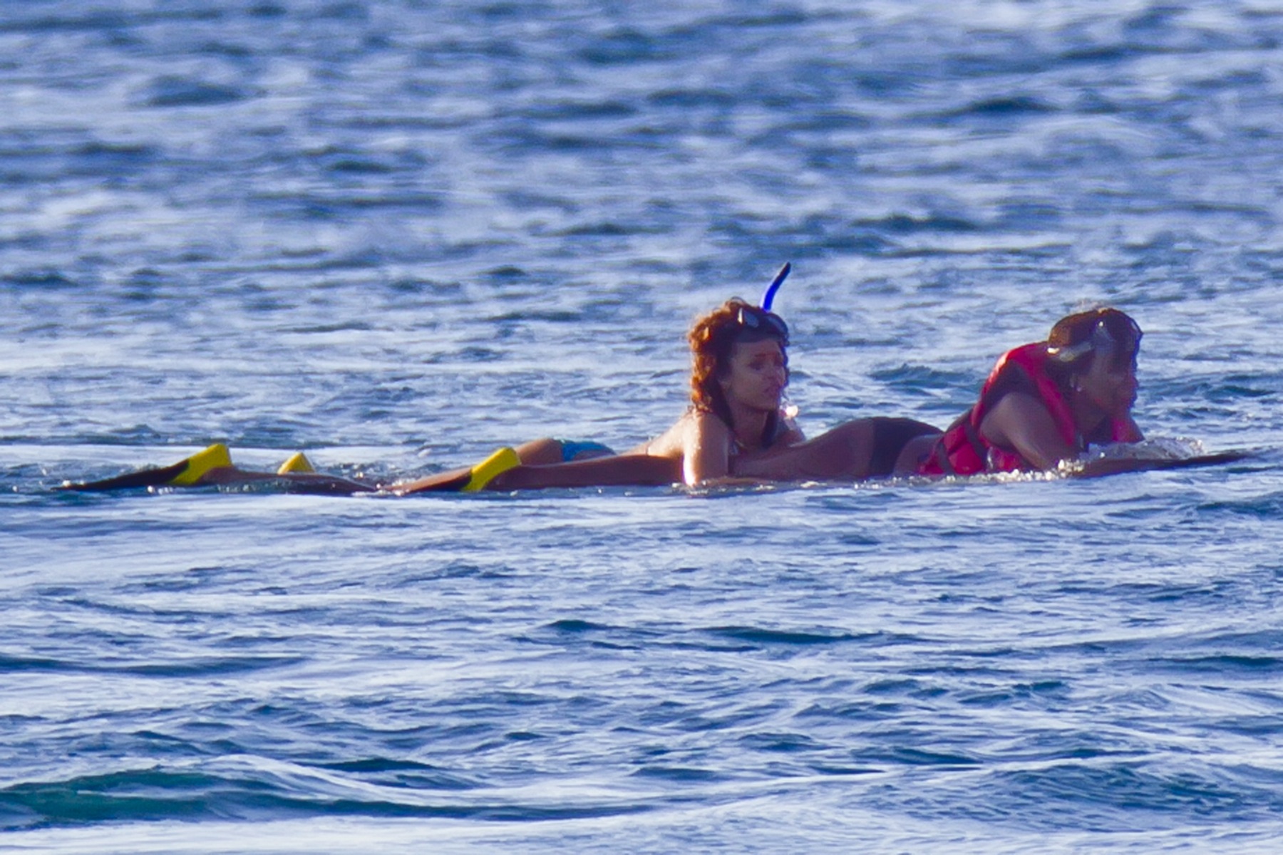 Rihanna snorkling in Hawaii 21.1.2012_48.jpg
