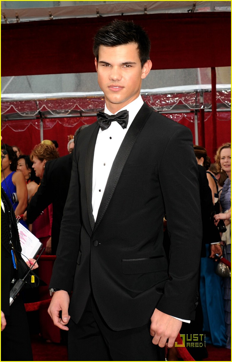 taylor-lautner-2010-oscars-06.jpg