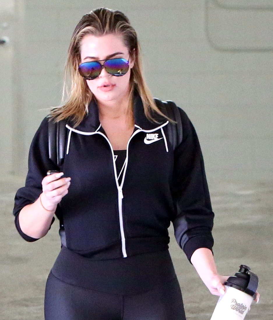 MCFan_for_Celeblounge&HQCelebCorner13-02-2017 14-55Khloe Kardashian_12.jpg