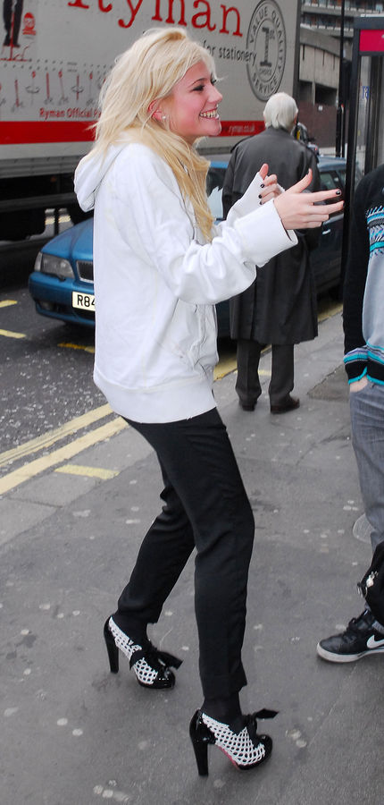 16703_PixieLott_OutandaboutinLondon_10March1_122_553lo.jpg