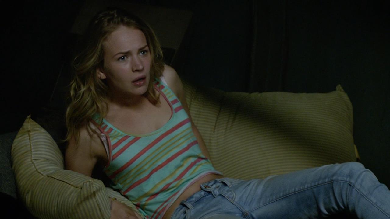 Britt Robertson Cameltoe