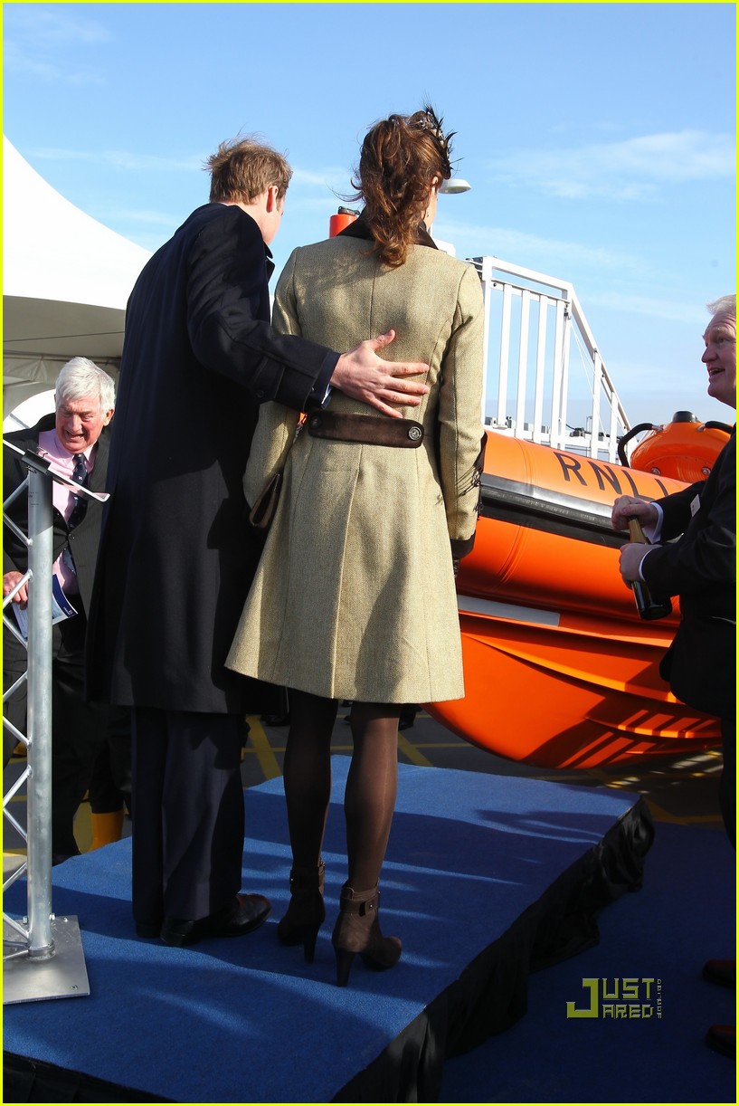 kate-middleton-lifeboat-16.jpg